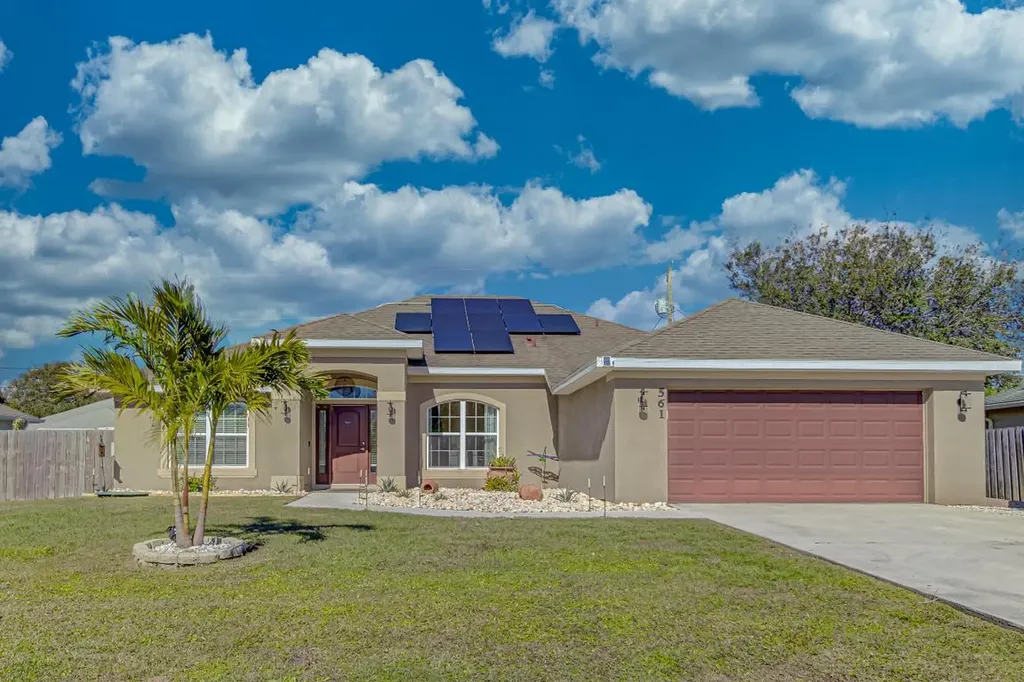 561 SW Kabot Avenue Port St Lucie FL 34953