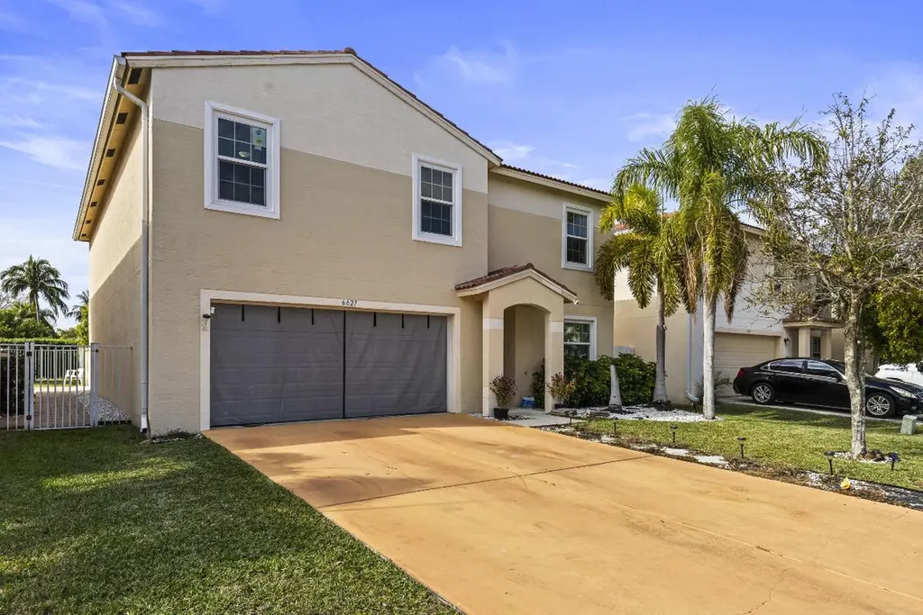 6627 Rainwood Cove Lane Lake Worth FL 33463