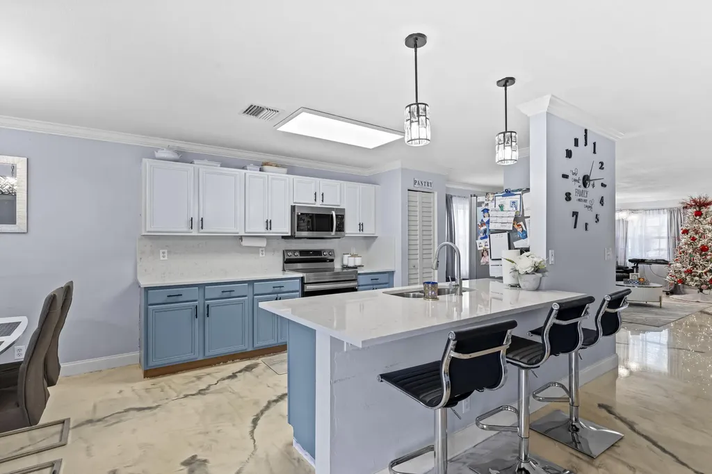6627 Rainwood Cove Lane Lake Worth FL 33463