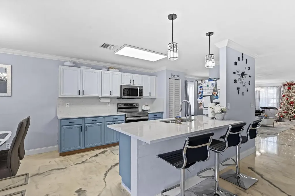 6627 Rainwood Cove Lane Lake Worth FL 33463