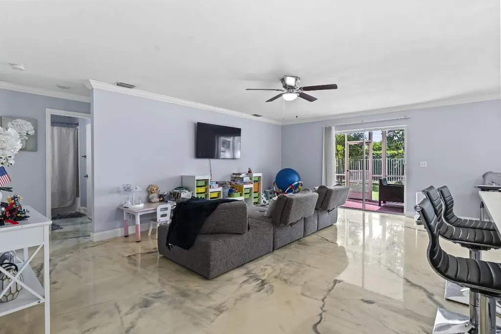 6627 Rainwood Cove Lane Lake Worth FL 33463