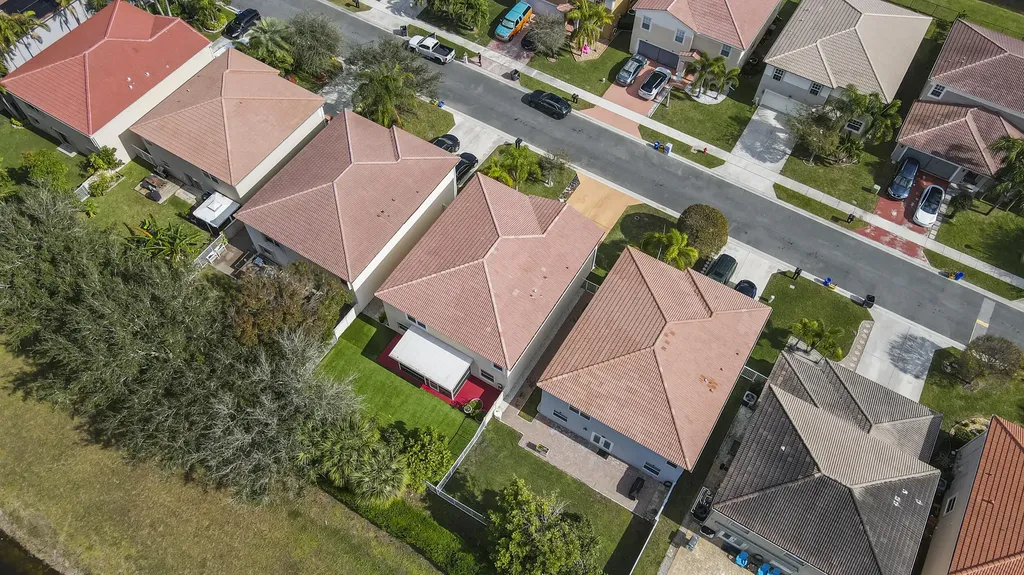 6627 Rainwood Cove Lane Lake Worth FL 33463