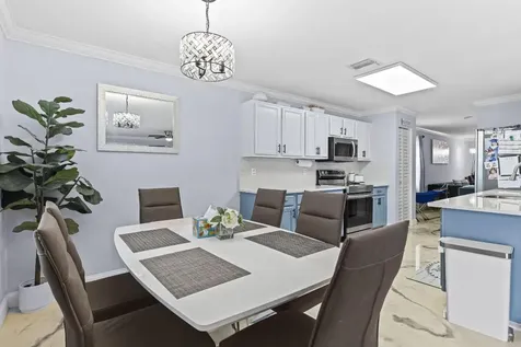 6627 Rainwood Cove Lane Lake Worth FL 33463