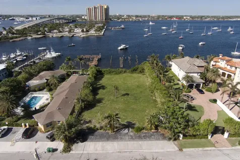 2715 Lake Drive Riviera Beach FL 33404