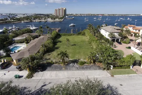 2715 Lake Drive Riviera Beach FL 33404
