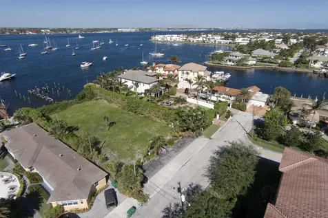 2715 Lake Drive Riviera Beach FL 33404