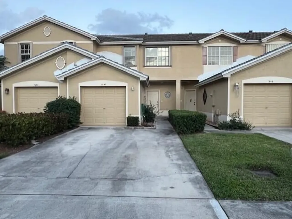7642 Sonesta Shores Drive Lake Worth FL 33463
