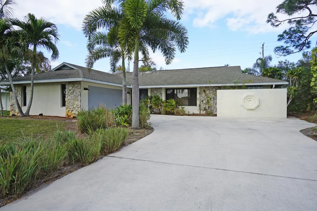 521 SE Penn Avenue Port St Lucie FL 34984