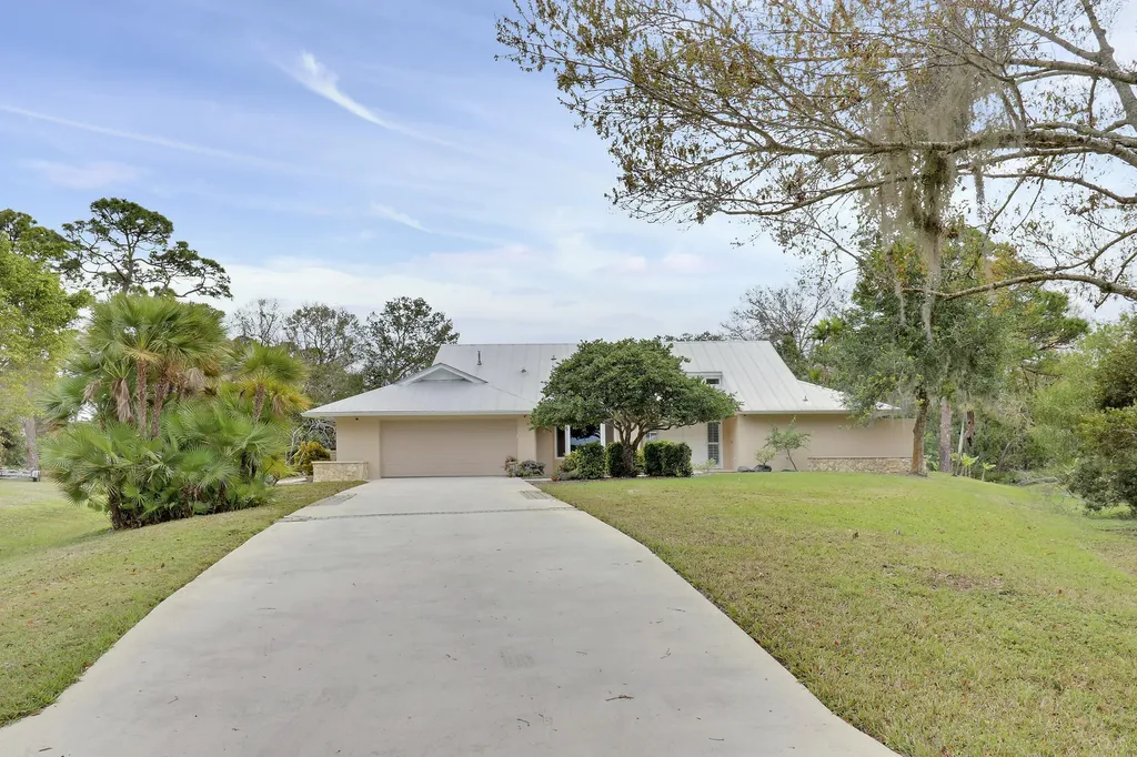 1014 SE Kitching Cove Lane Port St Lucie FL 34952