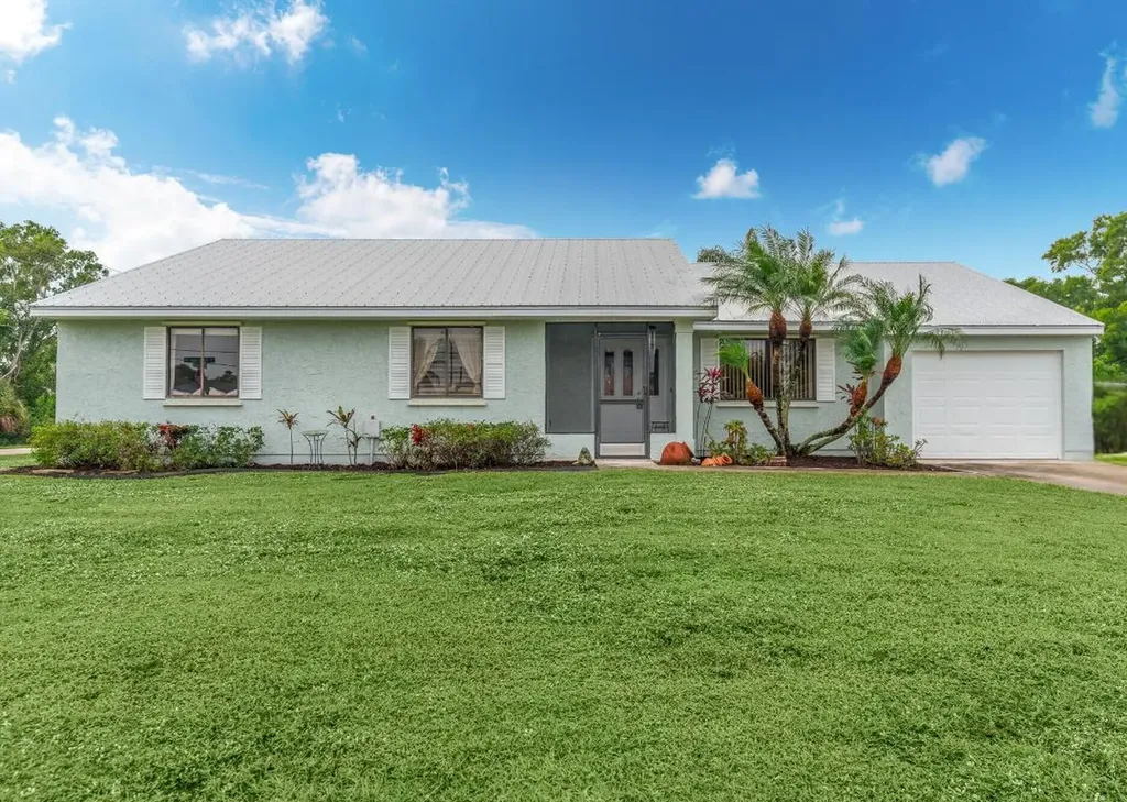 2582 SE Berkshire Boulevard Port St Lucie FL 34952