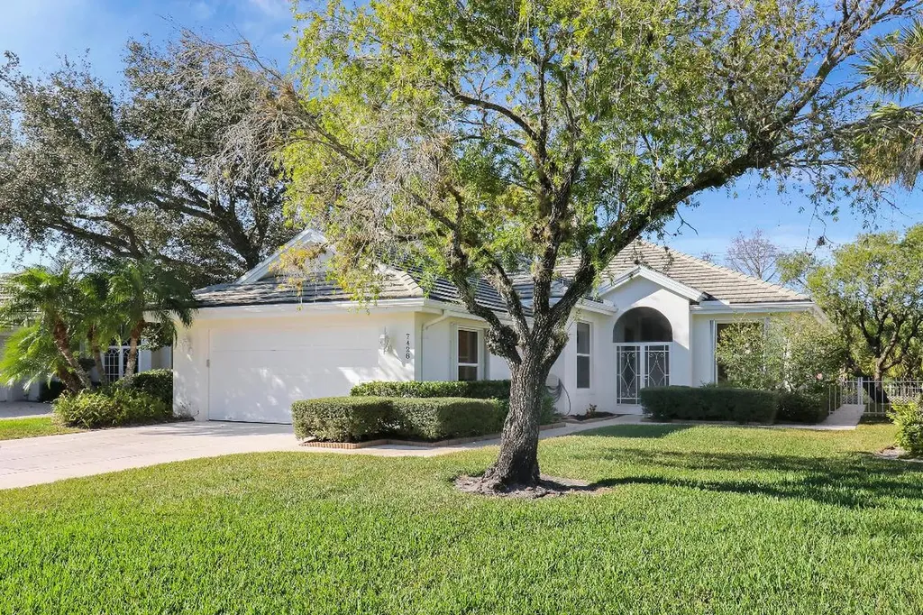 7428 SE Waxberry Circle Hobe Sound FL 33455