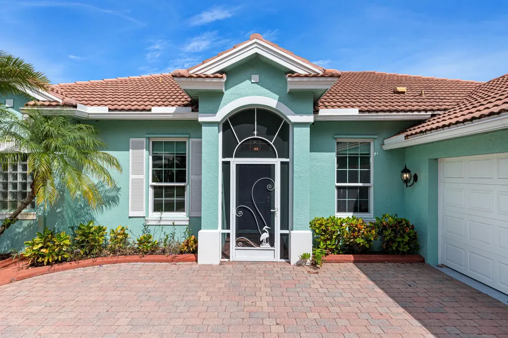 427 NW Dover Court Port St Lucie FL 34983