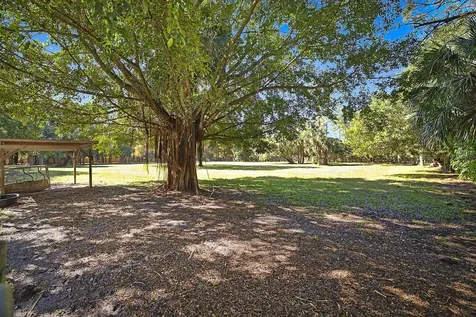 2454/2376 E Road Loxahatchee Groves FL 33470