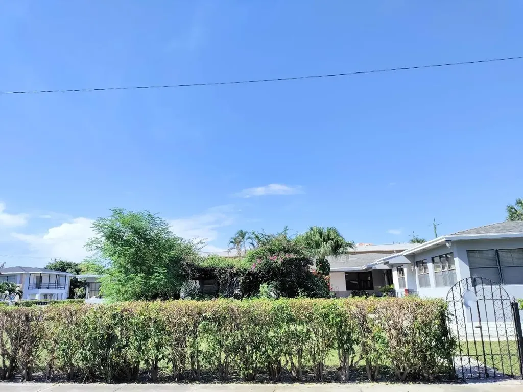 130 S Lakeside 1 Drive Lake Worth Beach FL 33460