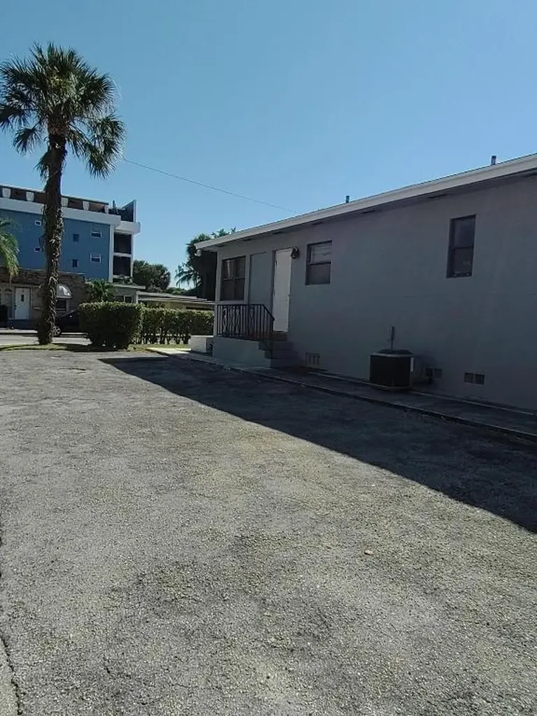 130 S Lakeside 1 Drive Lake Worth Beach FL 33460