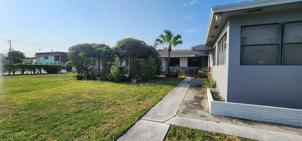130 S Lakeside 1 Drive Lake Worth Beach FL 33460