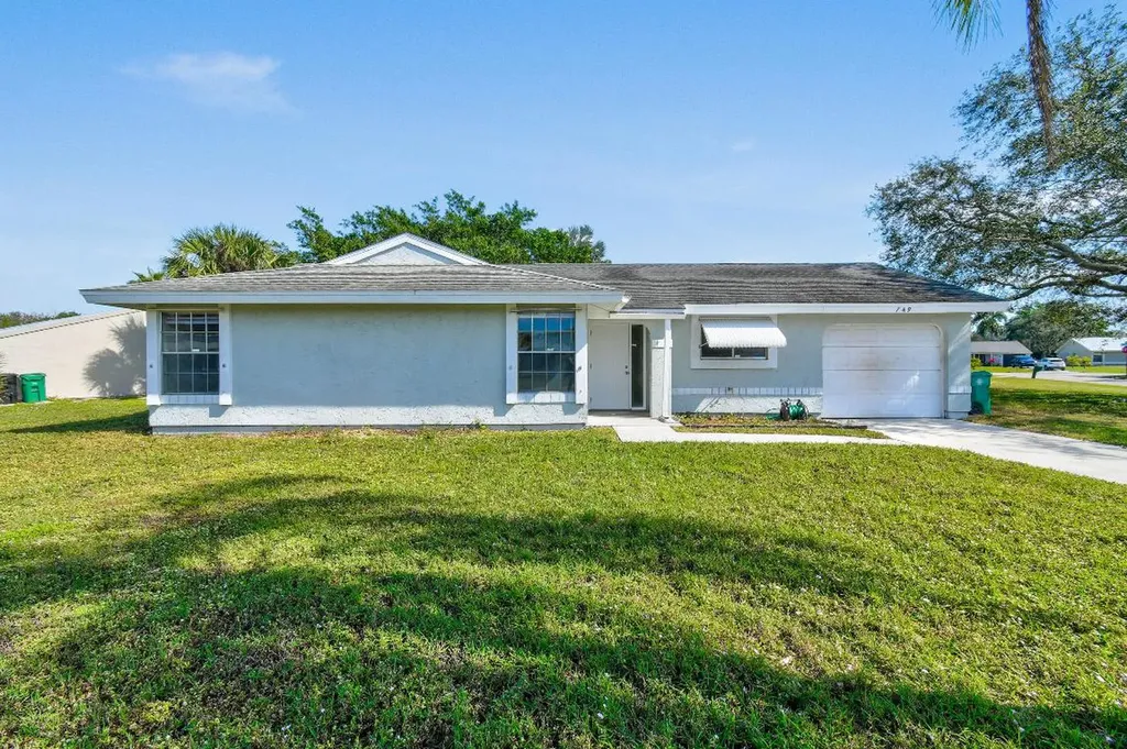 749 SW Longleaf Place Port St Lucie FL 34953