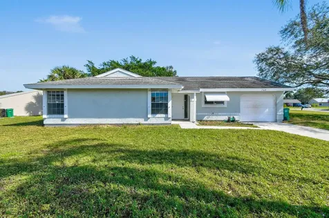 749 SW Longleaf Place Port St Lucie FL 34953