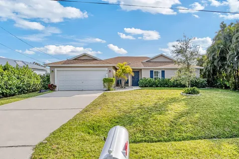 978 SE Atlantus Avenue Port St Lucie FL 34983
