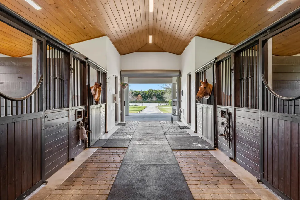 4915 Stables Way Wellington FL 33414