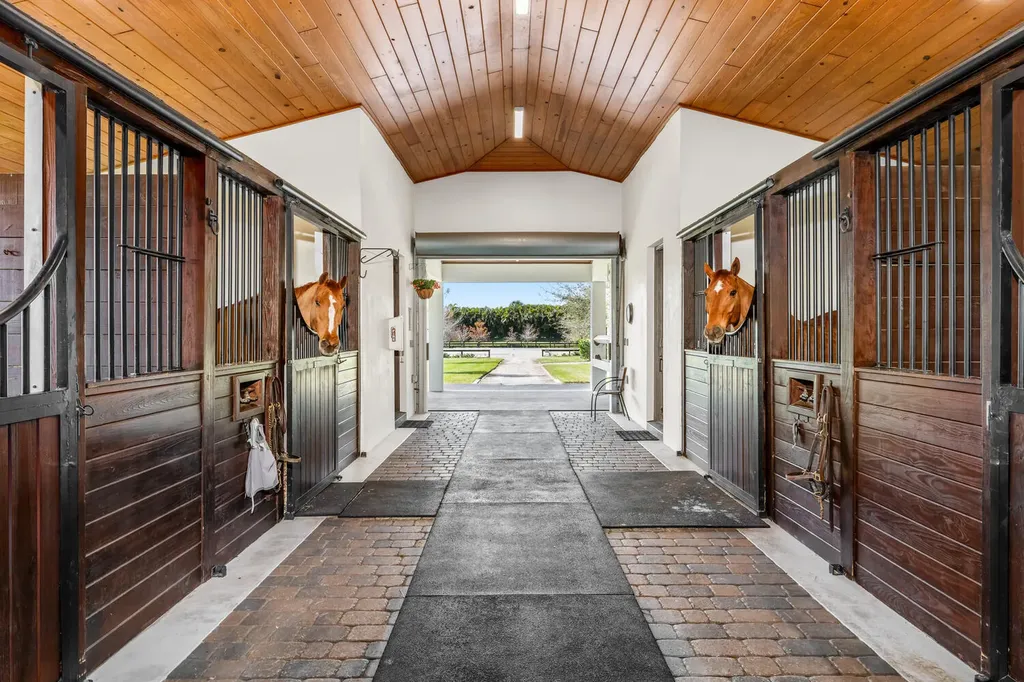 4915 Stables Way Wellington FL 33414