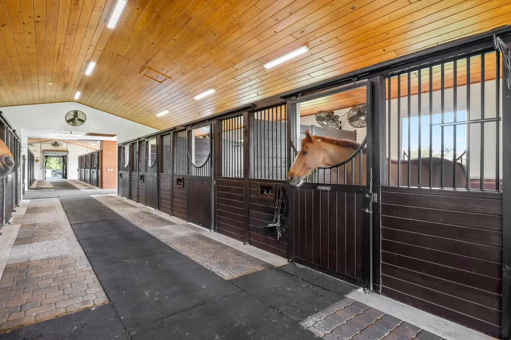 4915 Stables Way Wellington FL 33414