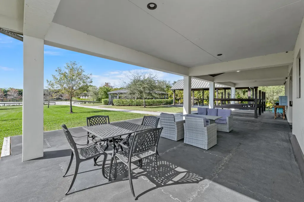 4915 Stables Way Wellington FL 33414