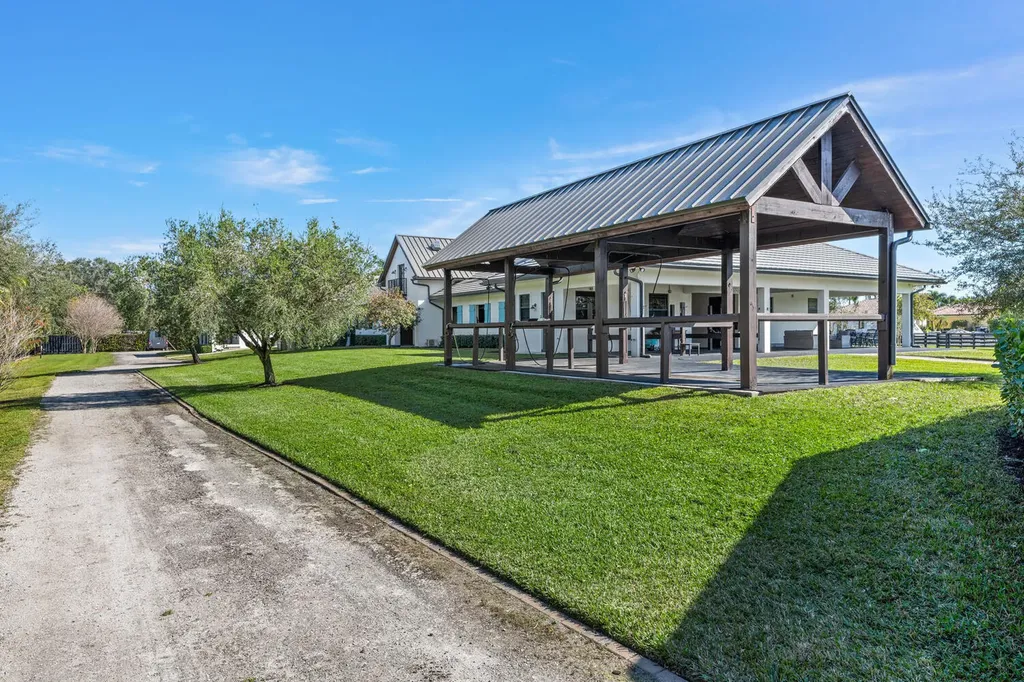 4915 Stables Way Wellington FL 33414