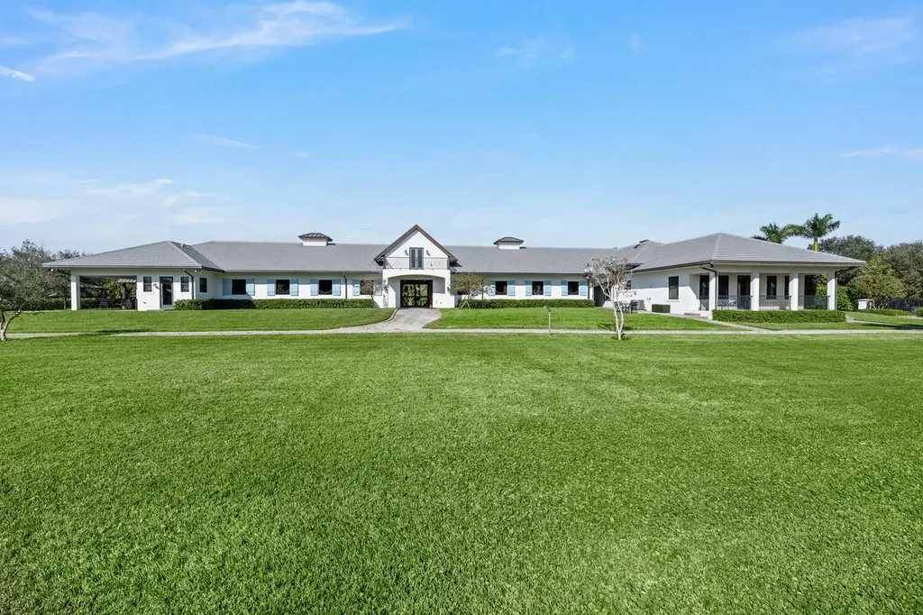 4915 Stables Way Wellington FL 33414