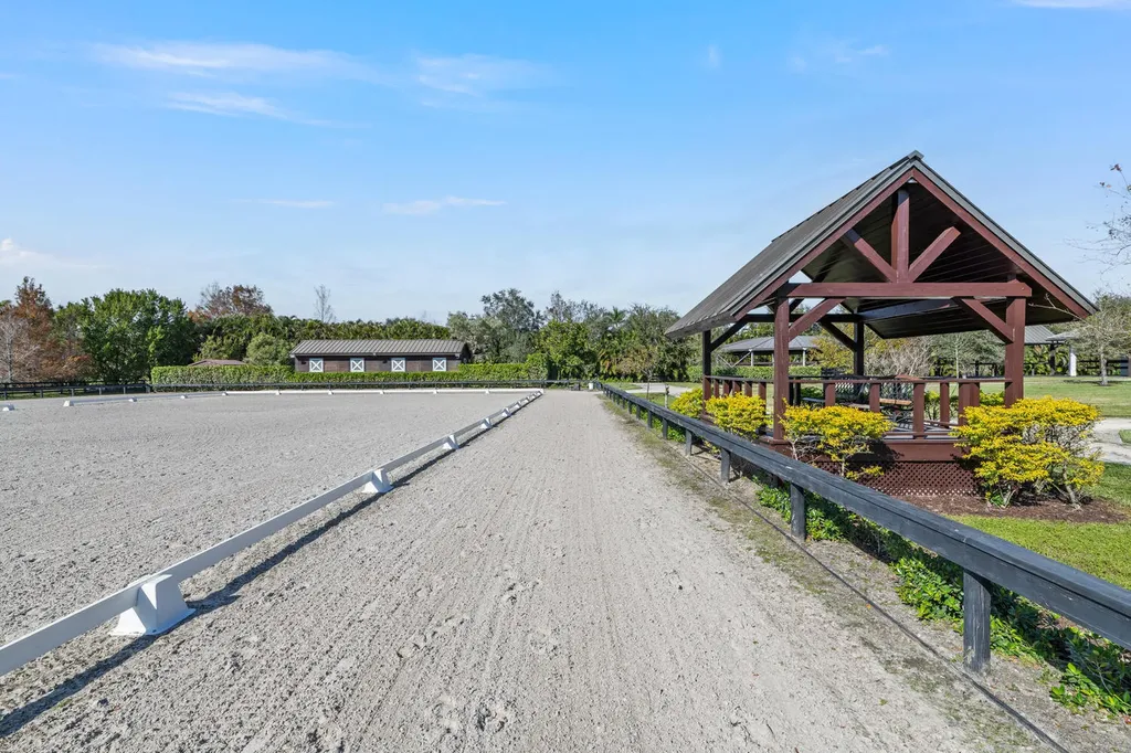 4915 Stables Way Wellington FL 33414