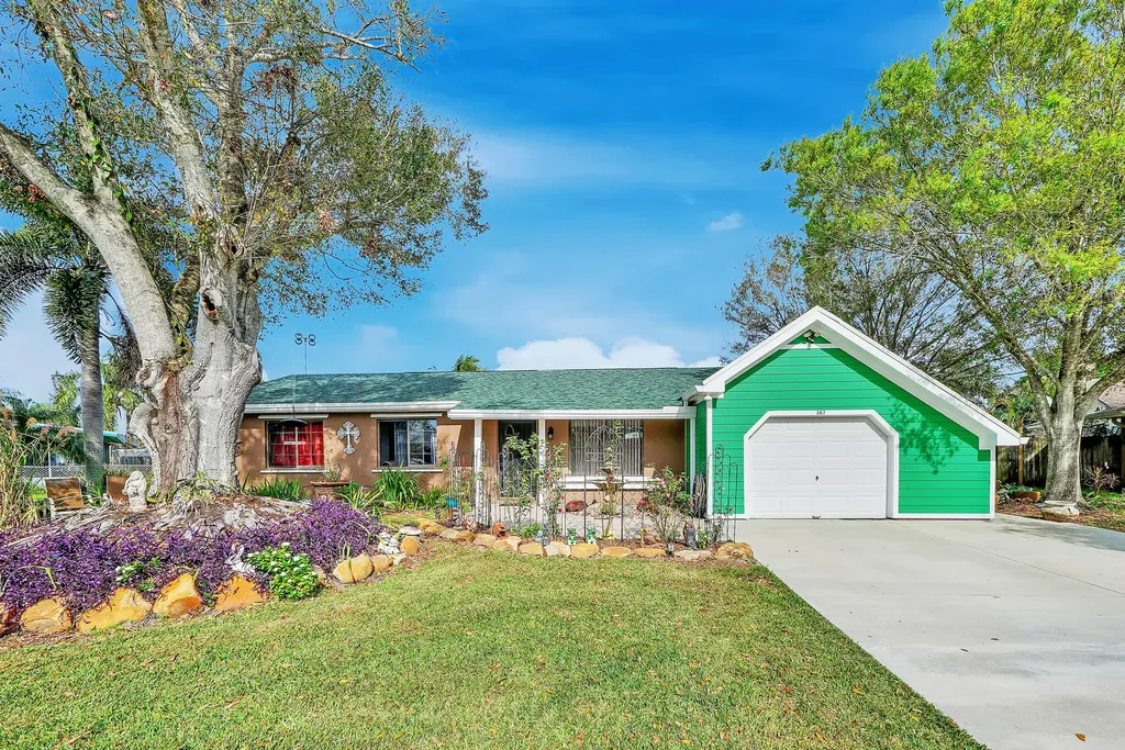 367 NE Midfield Lane Port St Lucie FL 34983