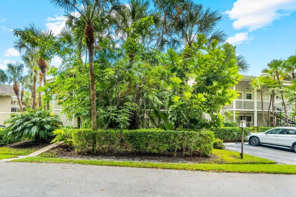 11863 Wimbledon Circle Wellington FL 33414