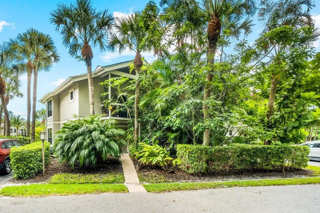 11863 Wimbledon Circle Wellington FL 33414