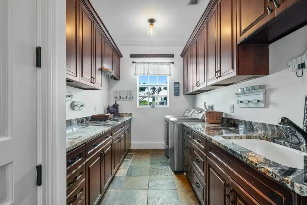 10527 El Paraiso Place Delray Beach FL 33446