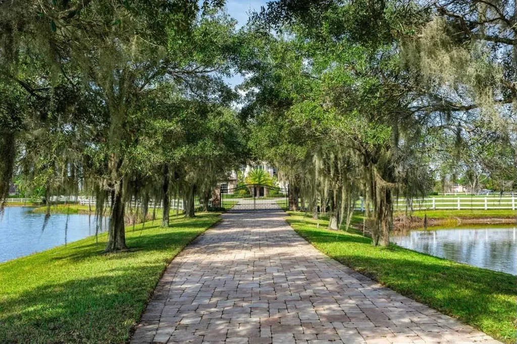 10527 El Paraiso Place Delray Beach FL 33446