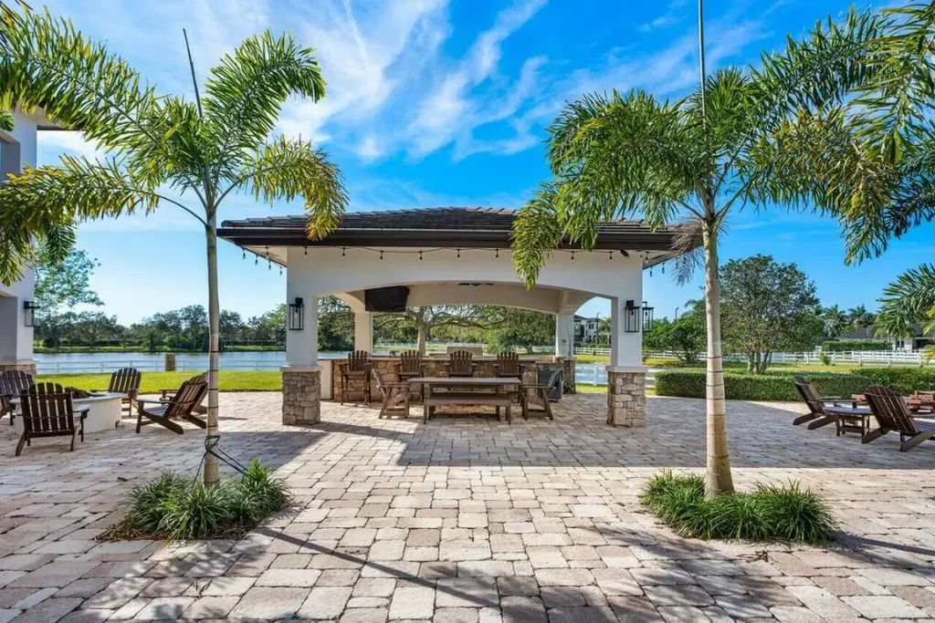 10527 El Paraiso Place Delray Beach FL 33446