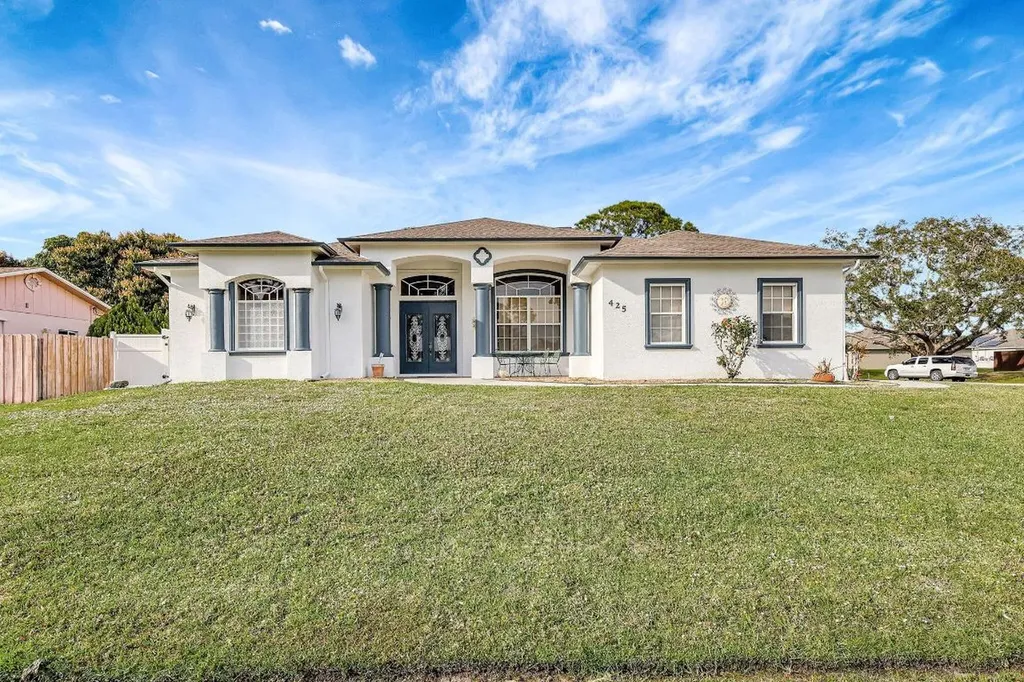425 SE Evergreen Terrace Port St Lucie FL 34983