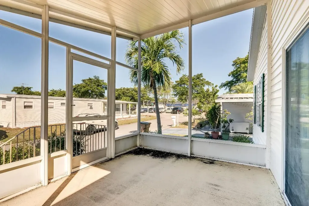 4920 NW 2nd Terrace Pompano Beach FL 33064