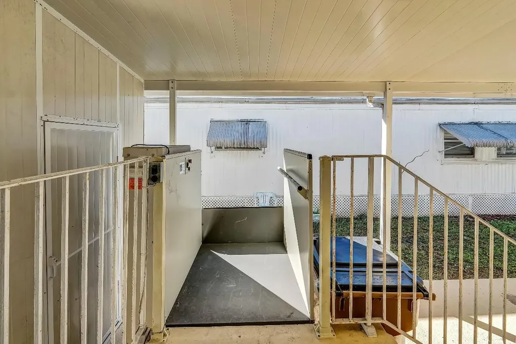 4920 NW 2nd Terrace Pompano Beach FL 33064