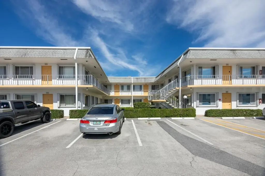2840 Cynthia 204 Lane Lake Worth Beach FL 33461
