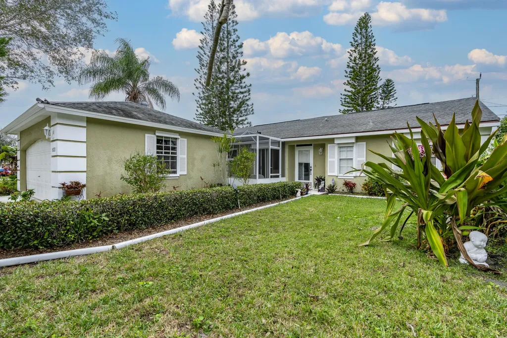 1921 SE Gaskins Circle Port St Lucie FL 34952