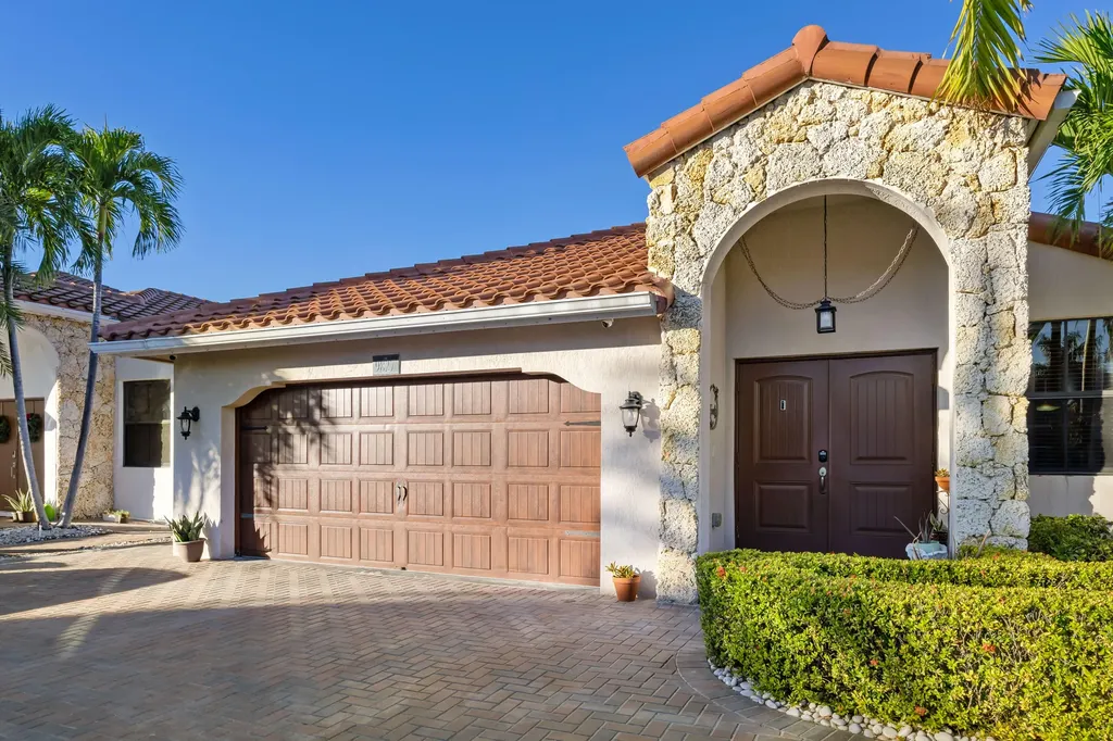 9827 NW 10th Terrace Miami FL 33172