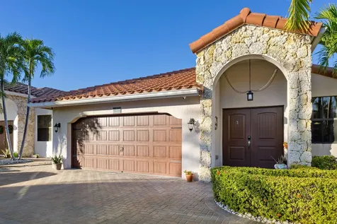 9827 NW 10th Terrace Miami FL 33172