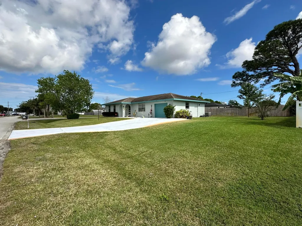 879 SE Degan Drive Port St Lucie FL 34983