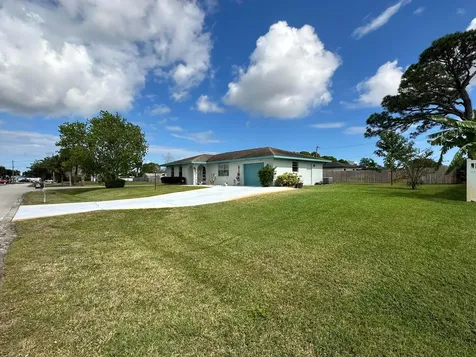 879 SE Degan Drive Port St Lucie FL 34983