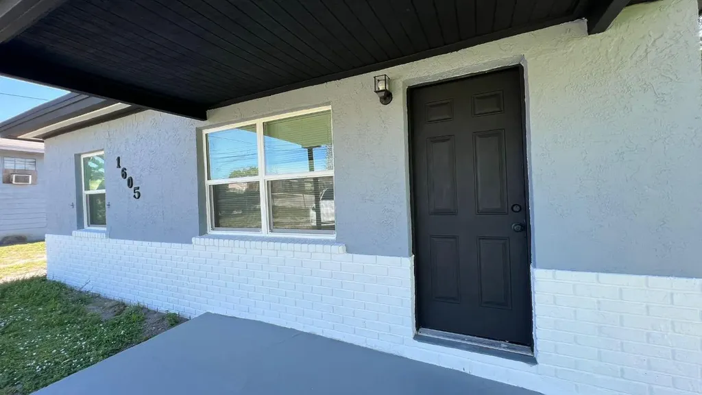 1605 N 17th Street Fort Pierce FL 34950