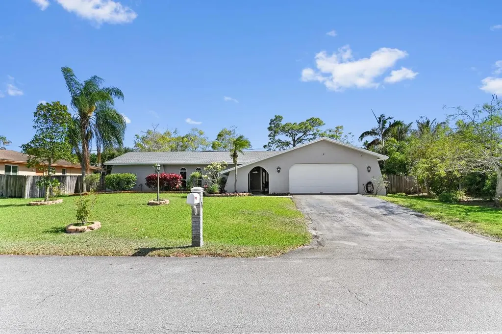 25 W Plumosa Lane Lake Worth FL 33467
