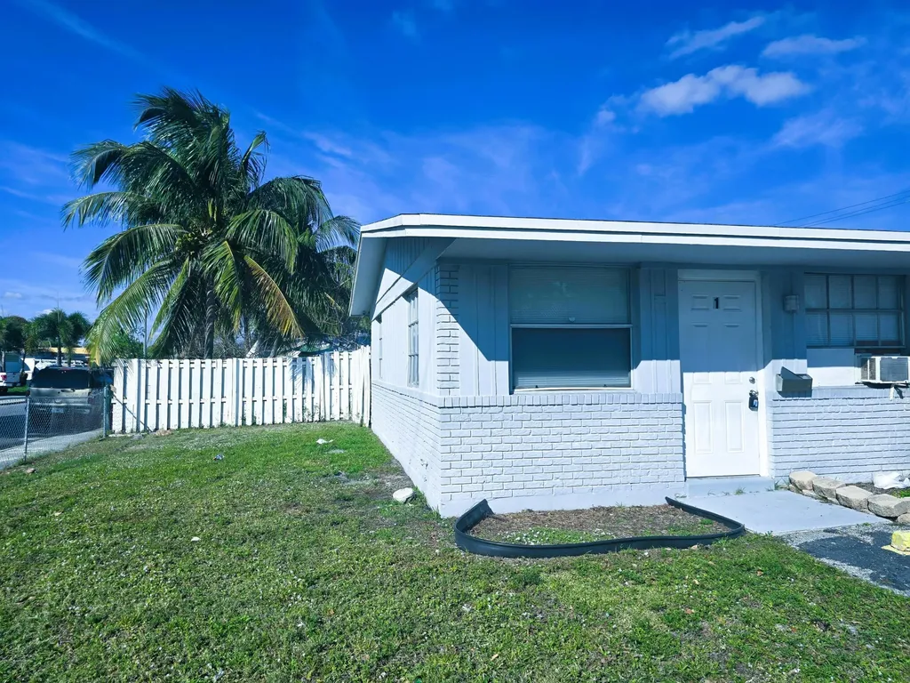 1120 12th Avenue S Lake Worth Beach FL 33460