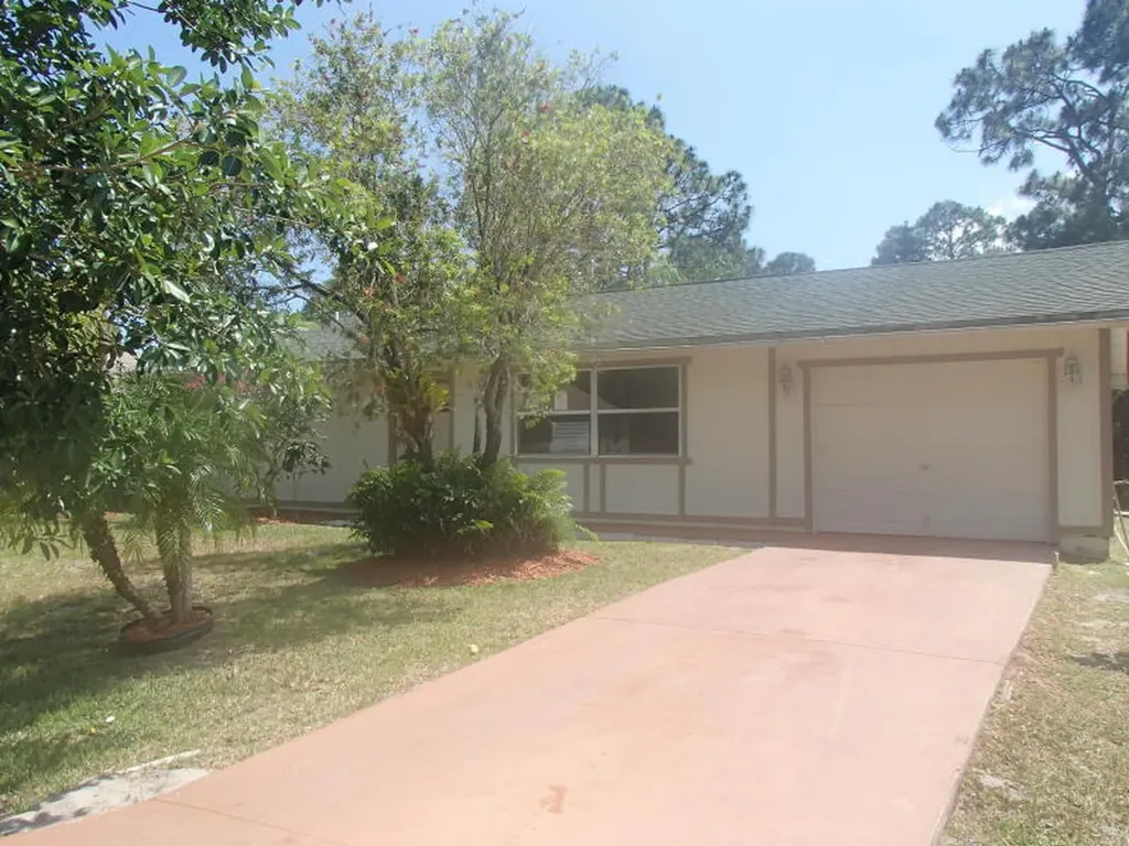 132 SW Crescent Avenue Port St Lucie FL 34984