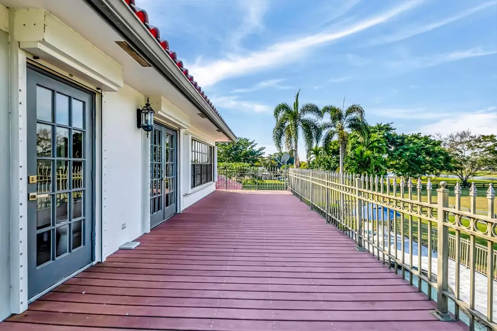 10321 El Paraiso Place S Delray Beach FL 33446
